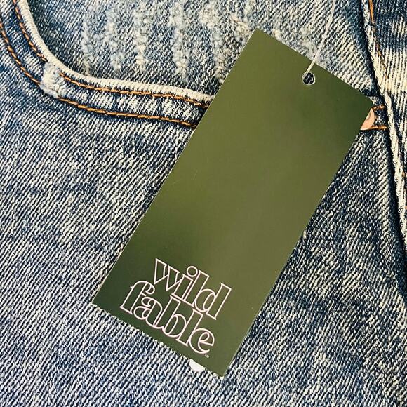 New Wild Fable Distressed Raw Hem Denim Jean Mini Skirt Size 8 - Picture 4 of 4